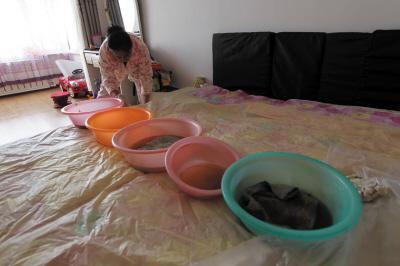 承德楼上漏水，住户失联，小区没物管，业主维权难！律师来支招……